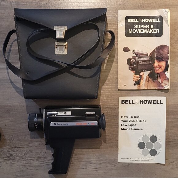 VTG Bell & Howell Director Series XL Movie Cam w/Case and Manual Not Working - Picture 1 of 12